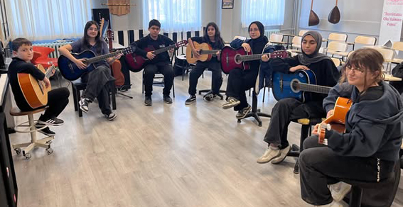 Selimpaşa’da Gitar Kursu ilgi görüyor