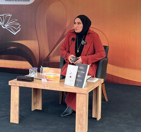Eğitmen ve Yazar Nagihan Şanlı, Bursa Osmangazi Kitap Fuarı’nda okurlarıyla buluştu