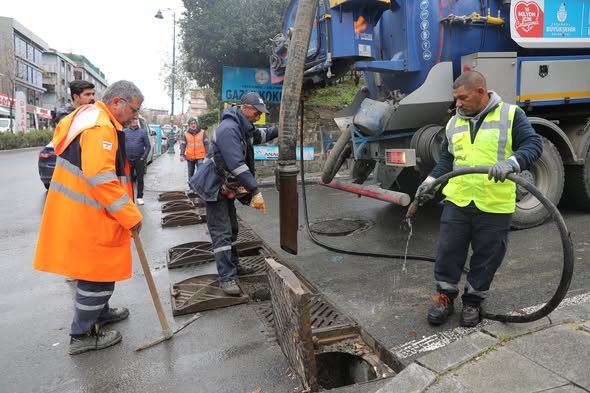 Silivri'de Yağmur Kanallarında temizlik çalışması