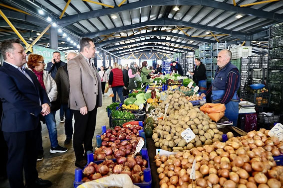 Silivri Belediye Başkanı Bora Balcıoğlu Halk Pazarı’nda esnaf ve vatandaşlarla buluştu