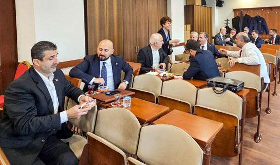 Silivri Belediye Başkanı Bora Balcıoğlu’ndan İBB’de “Silivri Yoğurdu” ikramı