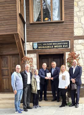 Silivri geçmiş dönem Belediye Başkanı Özcan Işıklar’a Mübadele Mutfakları Kitabı takdim edildi