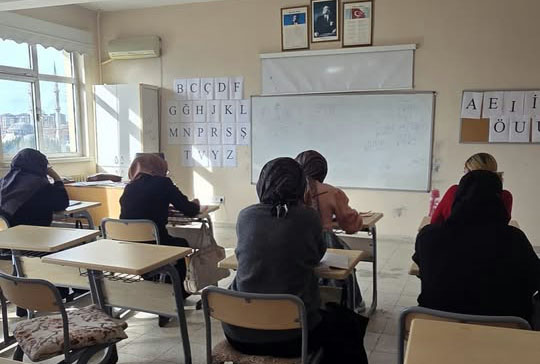 Silivri Halk Eğitim Merkezi’nde Okuma Yazma Kursuna yoğun ilgi