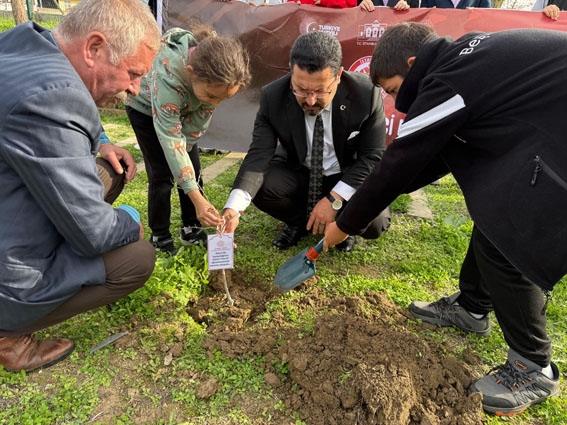Silivri’de vefa dolu 24 Kasım: Öğretmenlerimiz adına fidanlar dikildi