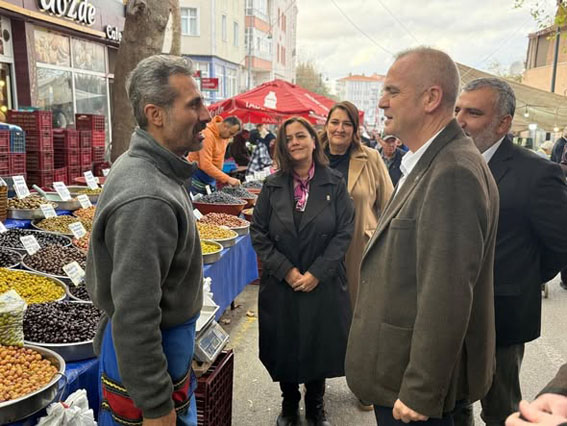 Silivri AK Parti Teşkilatı Pazartesi Pazarı’nda vatandaşlarla buluştu