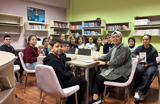 Silivri Ertuğrul Gazi Ortaokulu öğrencileri kitapların dünyasında birbirine rehber oldu