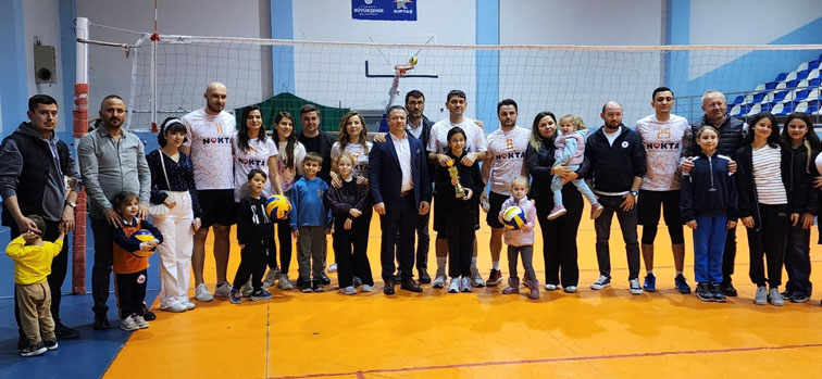 Silivri Ortaokulu takımı yine Voleybol Şampiyonu oldu