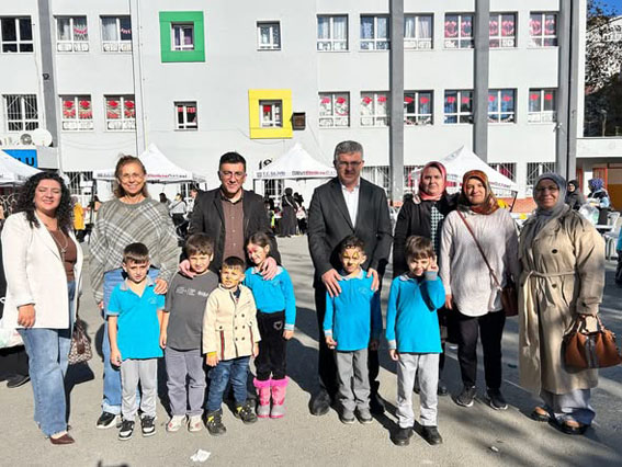 Silivri AK Parti Teşkilatı Gazi İlkokulu kermesine katıldı