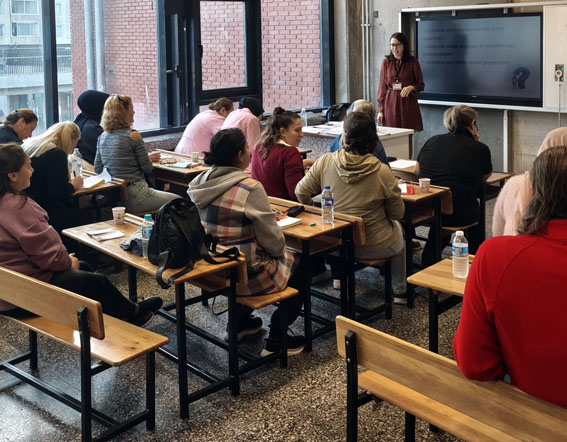 Aile Okulu Eğitimleri Silivri Ortaokulu’nda devam ediyor
