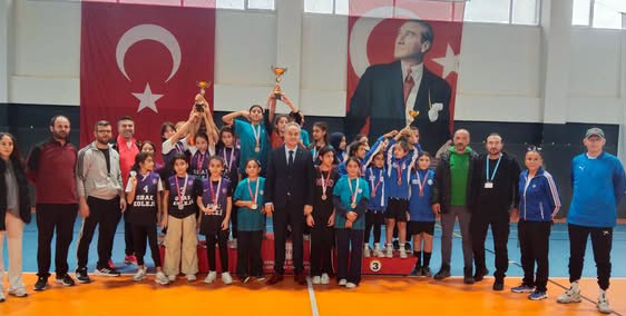 Silivri'de Küçük Kızlar Futsal Turnuvası heyecanı sona erdi