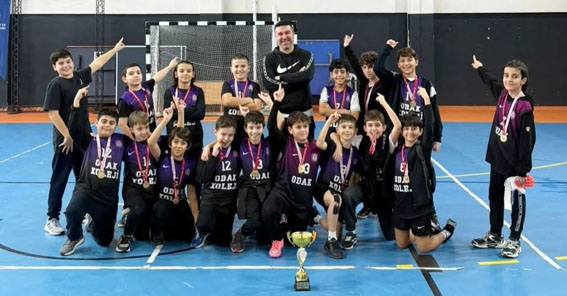 Silivri Odak Koleji takımı şampiyon oldu