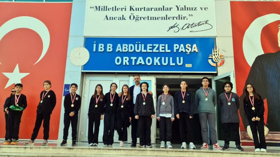 Silivri Abdülezel Paşa Ortaokulu’nda başarılı öğrenciler ödüllendirildi