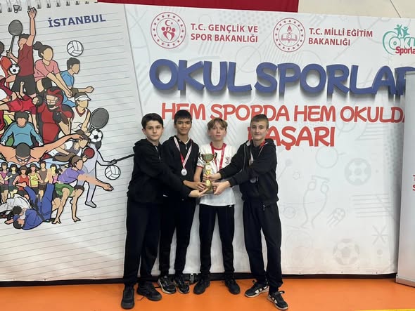 Çağrıbey Ortaokulu Satrançta İlçe İkincisi