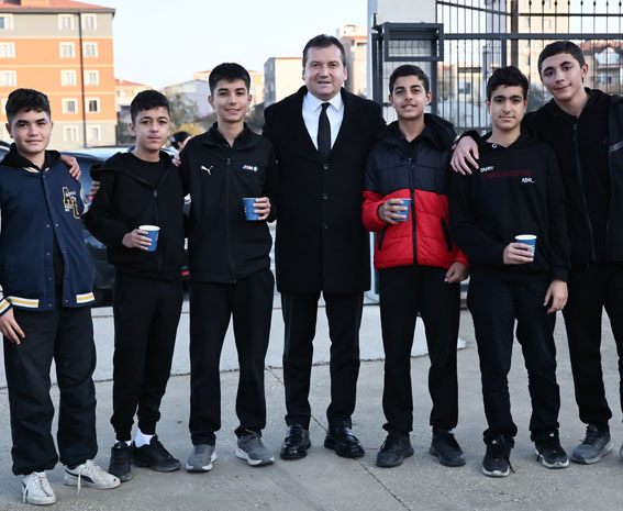 Silivri Belediye Başkanı Balcıoğlu’ndan Sarıtaş Lisesi öğrencilerine çorba sürprizi