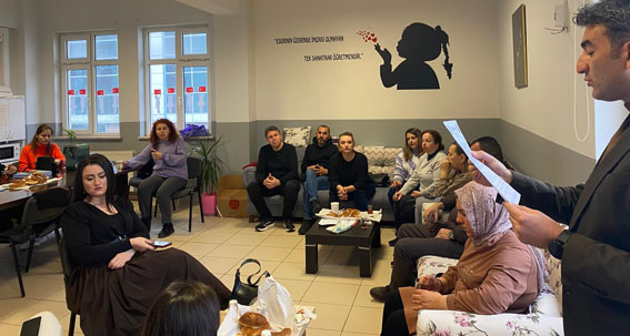 Eğitim-İş’ten tüm Türkiye’de eş zamanlı tepki: “Öğretmene uzanan her el, geleceğe uzanıyor!”