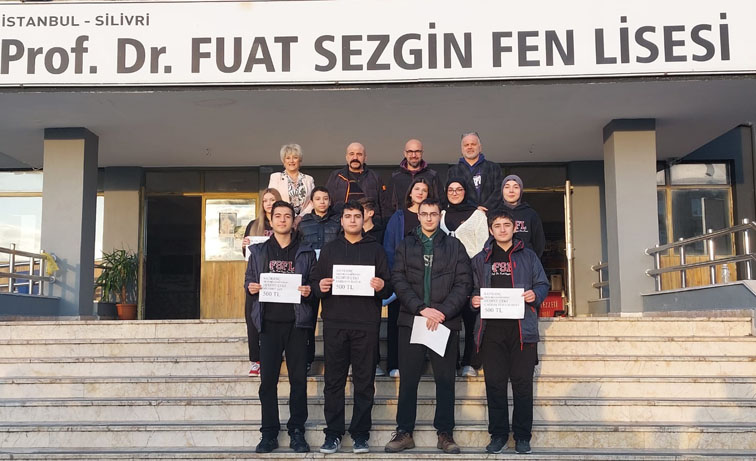 Silivri Prof. Dr. Fuat Sezgin Fen Lisesi Şampiyon öğrencilerini ödüllendirdi