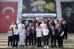 Silivri Ertuğrul Gazi Ortaokulu öğrencileri başarılarıyla göz doldurdu