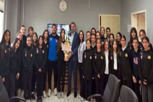 Silivri İBB Abdülezel Paşa Ortaokulu Hokey Takımlarından teşekkür ziyareti