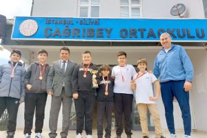 Silivri Çağrıbey Ortaokulu Küçük Erkekler Basketbol Takımı İlçe Üçüncüsü oldu