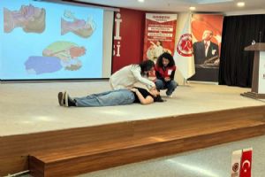 Silivri Kızılay’dan üniversitelilere İlk Yardım Eğitimi