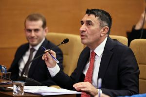 “Silivri Belediyesi gelirinden fazla harcama yapıyor”