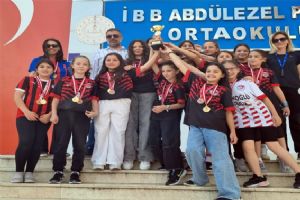 Silivri İBB Abdülezel Paşa Ortaokulu’ndan Çifte Spor Başarısı