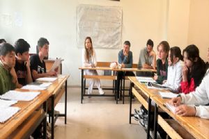 Namık Kemal Ortaokulu 7. Sınıf Öğrencileri Münazara Sahnesinde