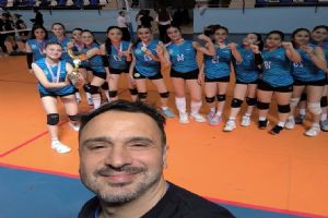 Silivri Ertuğrul Gazi Ortaokulu’ndan Voleybolda çifte şampiyonluk