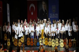 Silivrili çocuklar yeteneklerini sahneye taşıdı