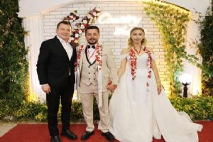 Düğünde mutluluklarını sevdikleriyle paylaştılar