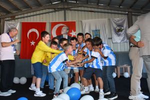 Sayalarspor’un Minik Yıldızları Şampiyonluğu Köyde Kutladı
