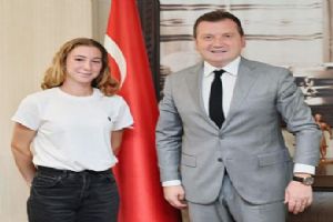 Milli Sporcu İrem Kurt’tan Başkan Balcıoğlu’na ziyaret