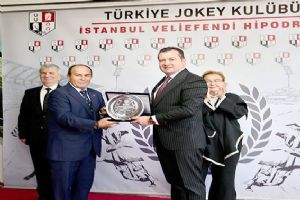 Balcıoğlu, Silivri Belediye Başkanlığı Koşusu’nda ödül takdim etti