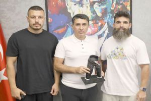 Silivrili pehlivanlar Karabulut ve Saraç’tan Yazıcı’ya ziyaret