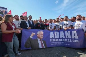 CHP Genel Başkanı Özgür Özel, gençleri Silivri’de karşıladı
