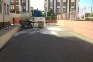 Silivri Yunus Emre İmam Hatip Ortaokulu bahçesi dezenfekte edildi