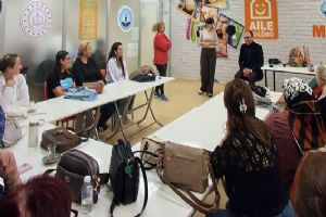 Silivri Halk Eğitimi Merkezi Müdürü Akbal, Doğal Ve Suni Rattan Örgü Kursiyerleriyle bir araya geldi