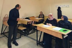 Silivri Halk Eğitimi Merkezi Müdürü Akbal'dan 2. Seviye Okuma Yazma Kursuna ziyaret