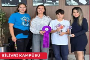 Silivri Mektebim Koleji Öğrencisi Çınar Vatansever’den çifte birincilik