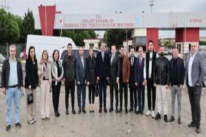 Silivri CHP Heyeti, Genel Başkan Özgür Özel’i Marmara Cezaevi önünde karşıladı