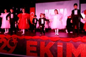 link Silivri Odak Koleji’nde Cumhuriyet coşkusu sahneye taşındı