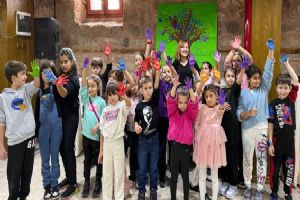 Silivrili çocukların Ata sevgisi tuvale yansıdı