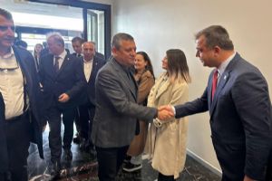 Silivri CHP İlçe Başkanı Doruk Bulut, Genel Başkanını havalimanında karşıladı