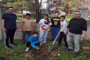 Silivri Ertuğrul Gazi Ortaokulu’nda fidanlar geleceğe can oldu