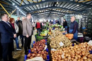 link Silivri Belediye Başkanı Bora Balcıoğlu Halk Pazarı’nda esnaf ve vatandaşlarla buluştu
