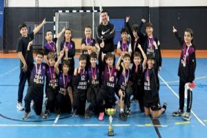 Silivri Odak Koleji takımı şampiyon oldu