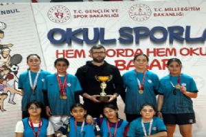 Silivri Nurullah Baldöktü Ortaokulu Yıldız Kızlar Futsal’da şampiyon
