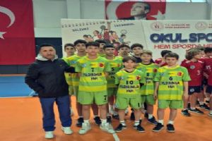 Silivri Ertuğrul Gazi Ortaokulu Futsal Takımından İlçe Üçüncülüğü