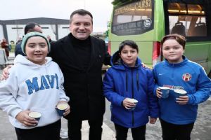 Silivri Belediye Başkanı Balcıoğlu’ndan öğrencilere sıcak çorba sürprizi