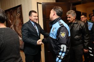 Silivri Belediye Başkanı Balcıoğlu, çalışma arkadaşlarıyla kandil bereketini paylaştı